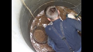 Ruční kopání studny  hand digging a well [upl. by Zolner]