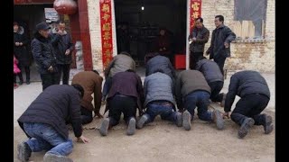 Shocking Collectively Kowtow Sights in Rural Shandong China｜盘点山东礼仪之邦行跪拜大礼磕头名场面 [upl. by Miriam]