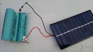 COMO RECARGAR PILAS RECARGABLES CON UN MINIPANEL SOLAR [upl. by Yemac]